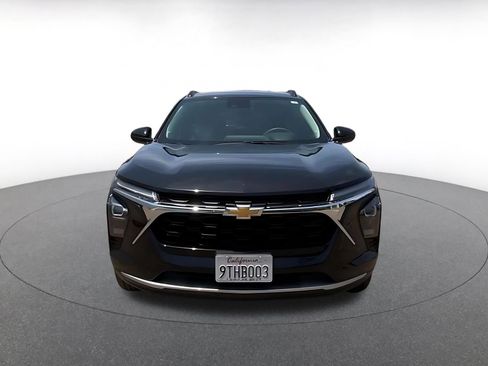 Used 2025 Chevrolet Trax LT FWD image 4