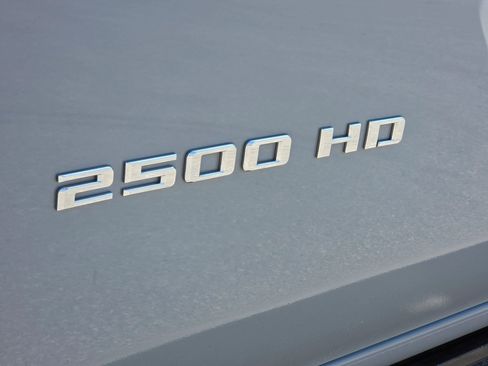 Used 2024 Chevrolet Silverado 2500 ZR2 w/ Technology Package image 9