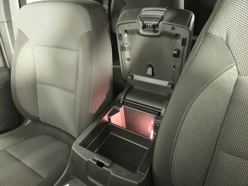 Used 2023 Chevrolet Traverse LT image 29