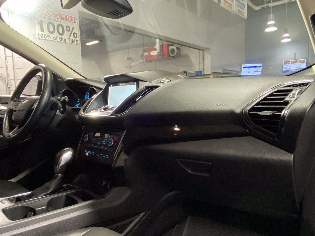 Used 2018 Ford Escape Titanium w/ Ford Safe & Smart Package AWD/4WD image 31