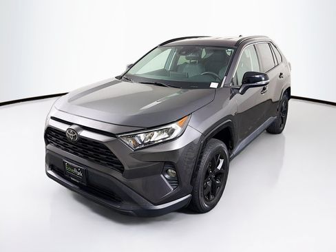 Used 2021 Toyota RAV4 XLE FWD image 3