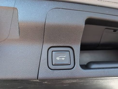 Used 2023 GMC Acadia SLE w/ Driver Convenience Package image 29