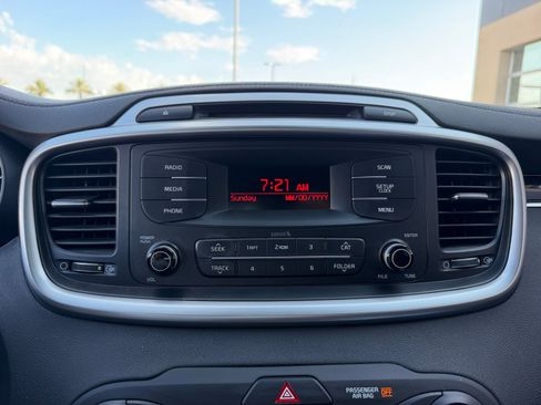 Used 2017 Kia Sorento L FWD image 12