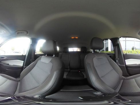 Used 2025 Chevrolet Trax LT w/ LT Convenience Package FWD image 41