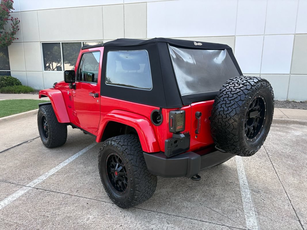 Used 2016 Jeep Wrangler Sahara w/ Connectivity Group AWD/4WD image 6