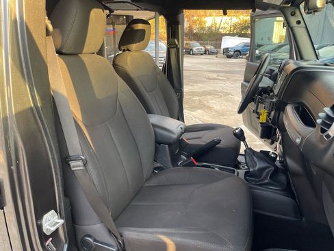 Used 2017 Jeep Wrangler Unlimited Sport w/ Quick Order Package 23S AWD/4WD image 16