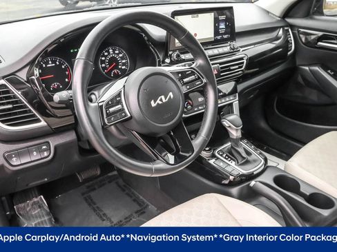 Used 2023 Kia Seltos EX image 5