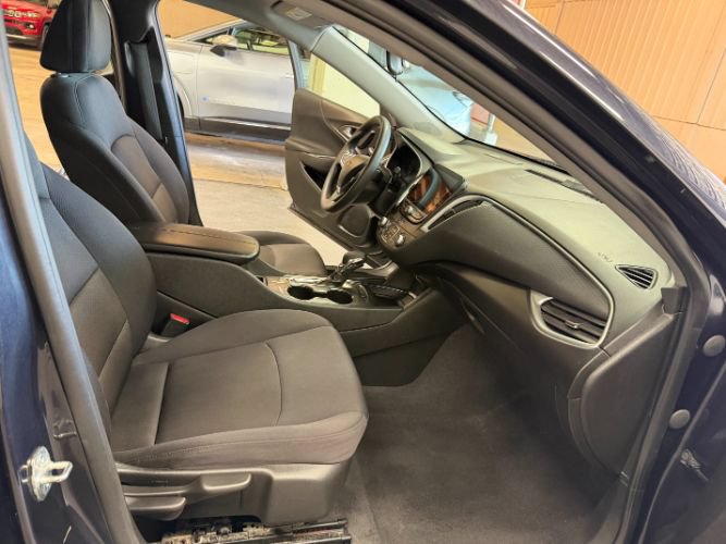 Used 2023 Chevrolet Malibu LT FWD image 31