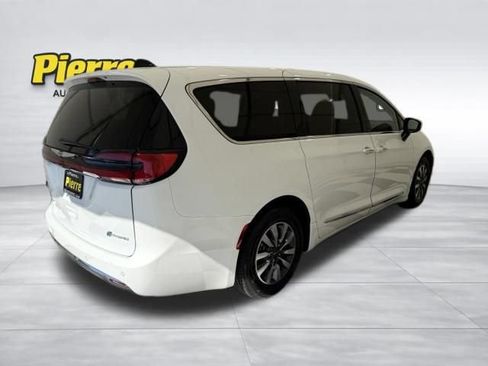 Used 2023 Chrysler Pacifica Limited FWD image 6