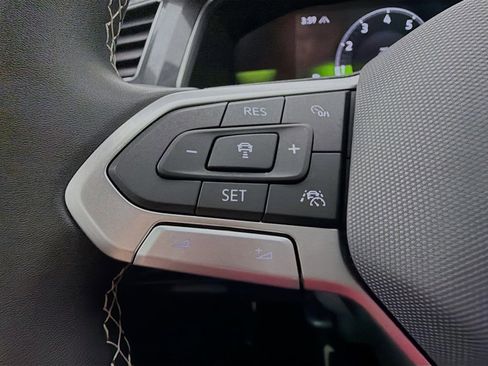 Used 2023 Volkswagen Tiguan SE R-Line AWD/4WD image 11