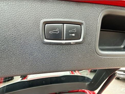 Used 2018 Porsche Macan Turbo w/ Premium Package Plus image 31