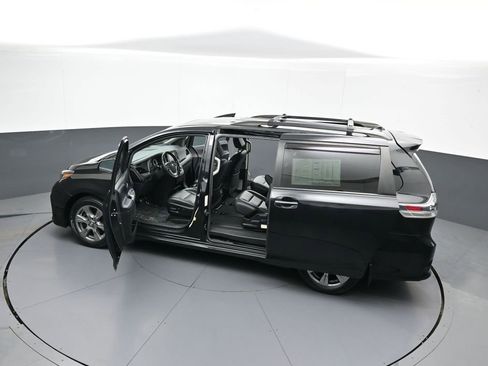 Certified 2019 Toyota Sienna SE w/ SE Preferred Package AWD/4WD image 47