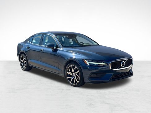 Used 2020 Volvo S60 T6 Momentum image 6