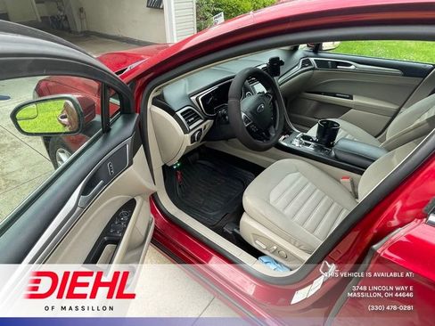 Used 2017 Ford Fusion SE w/ Fusion SE Technology Package FWD image 1