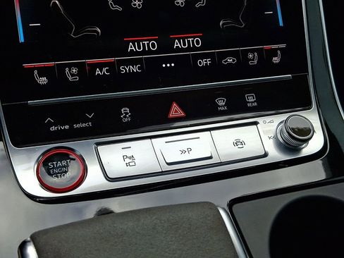 Certified 2024 Audi RS Q8 image 26