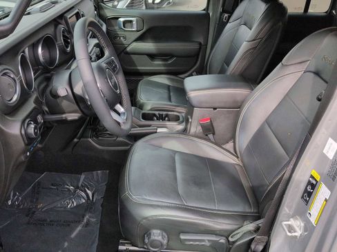 Used 2023 Jeep Wrangler Sahara image 32
