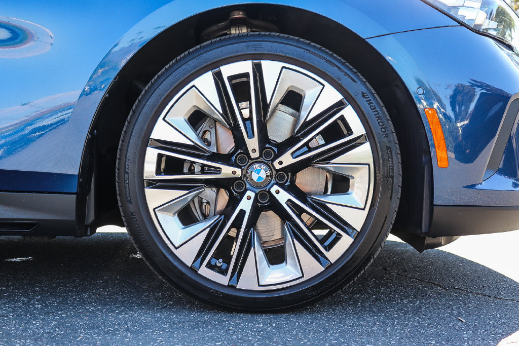 Used 2026 BMW 540i xDrive AWD/4WD image 9