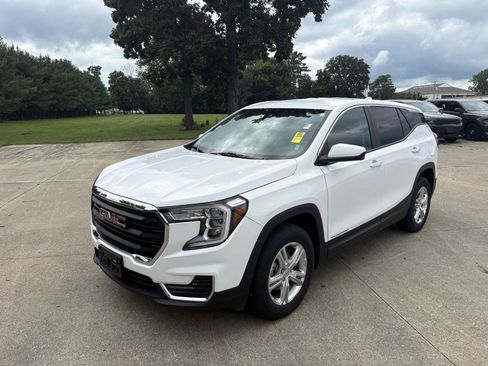Used 2024 GMC Terrain SLE AWD/4WD image 18