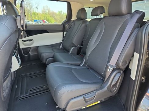 Used 2024 Kia Carnival SX Prestige image 10