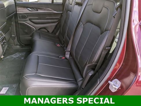 New 2025 Jeep Grand Cherokee Limited w/ Black Appearance Package image 26