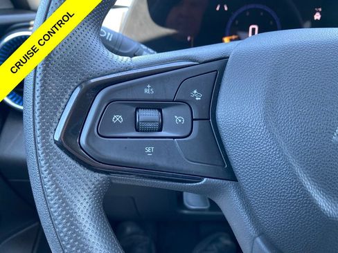 Used 2025 Chevrolet Trax LT FWD image 11