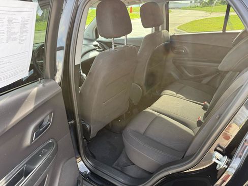 Used 2017 Chevrolet Trax LT FWD image 14