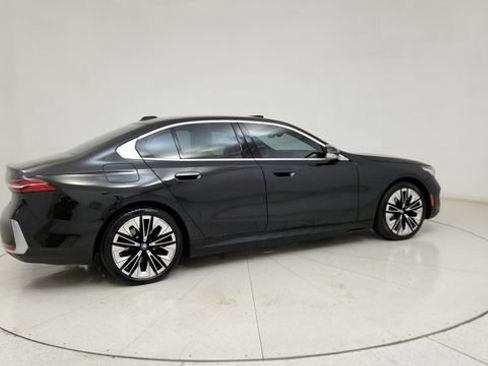 Used 2024 BMW i5 eDrive40i w/ M Sport Package RWD image 11