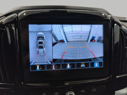 Used 2023 Chevrolet Traverse LT w/ Rear Camera Mirror Package AWD/4WD image 14