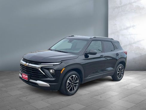 Used 2025 Chevrolet TrailBlazer LT FWD image 1