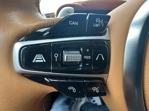 Used 2021 Aston Martin DBX AWD/4WD image 18