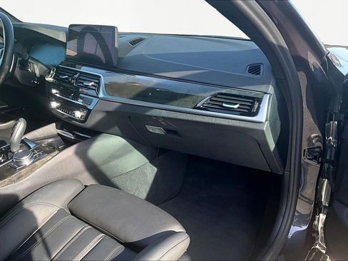 Used 2023 BMW 530e xDrive 530e iPerformance w/ Premium Package image 17