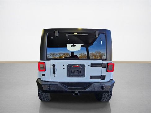 Used 2017 Jeep Wrangler Unlimited Sahara w/ Connectivity Group image 5