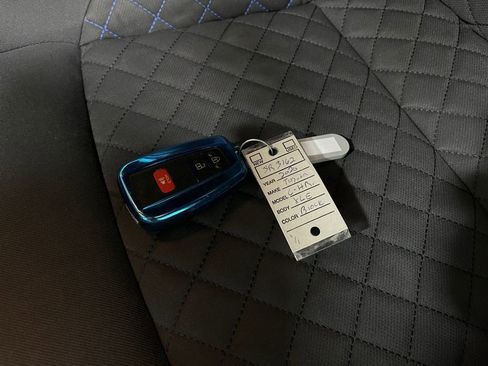 Used 2020 Toyota C-HR XLE image 35