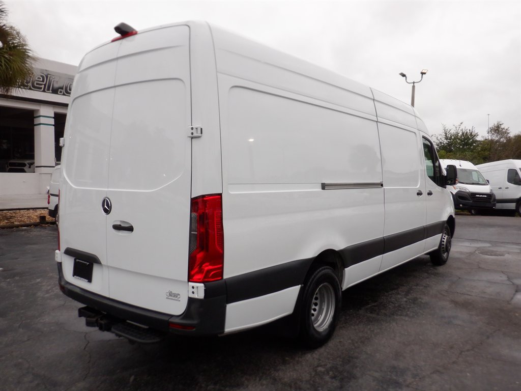 Used 2022 Mercedes-Benz Sprinter 4500 image 13