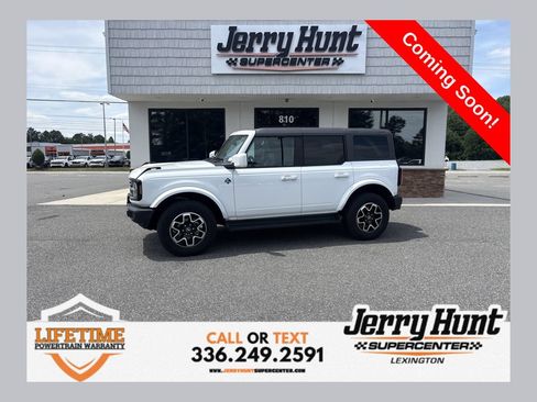 Used 2025 Ford Bronco Outer Banks AWD/4WD image 1