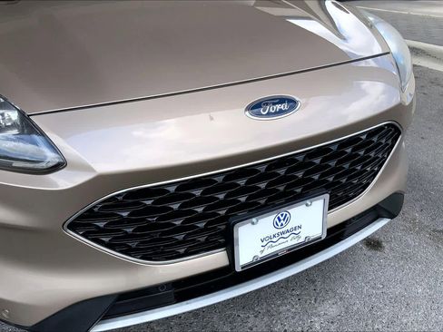 Used 2020 Ford Escape Titanium AWD/4WD image 32