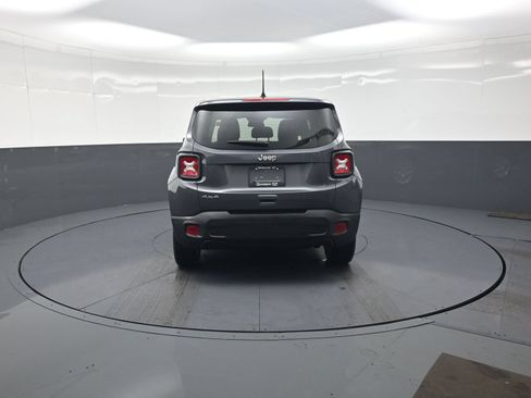 Used 2023 Jeep Renegade Latitude AWD/4WD image 4