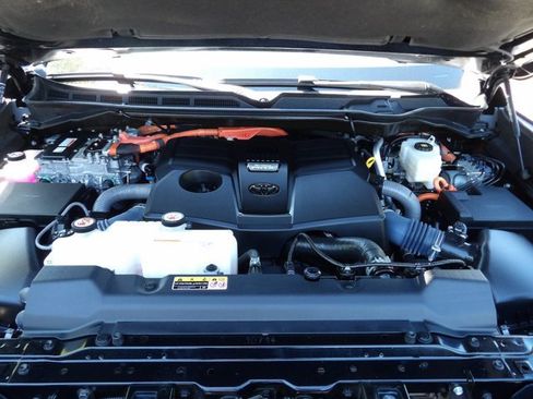 Used 2024 Toyota Sequoia Limited w/ Tow Technology Package AWD/4WD image 29