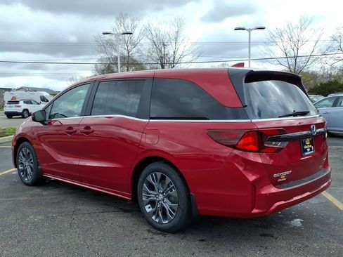 New 2026 Honda Odyssey Touring image 9