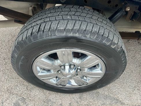 Used 2011 Ford F150 XLT w/ XLT Chrome Pkg image 23