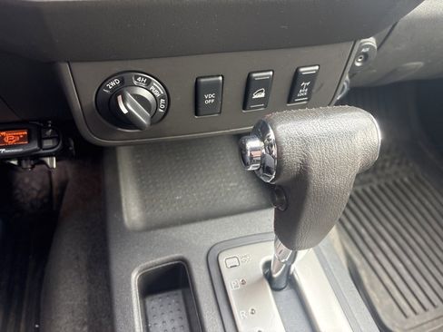 Used 2011 Nissan Xterra PRO-4X w/ Pro-4x Leather Pkg image 18