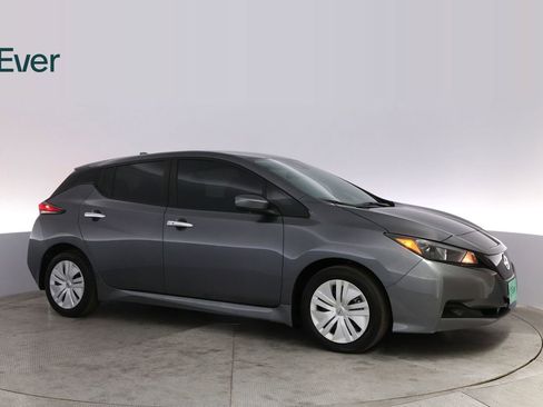 Used 2025 Nissan Leaf S image 14