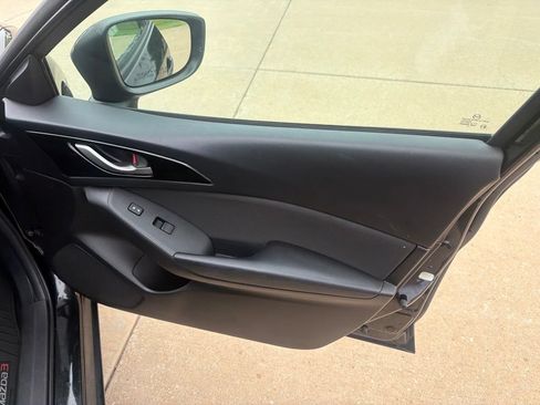 Used 2016 MAZDA MAZDA3 i Sport FWD image 23