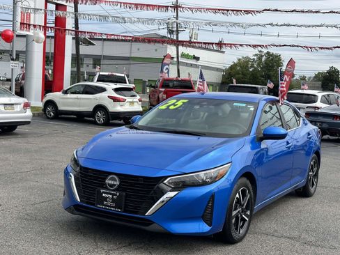 Used 2025 Nissan Sentra SV image 2