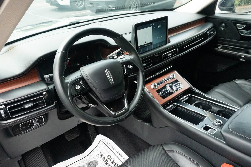 Used 2023 Lincoln Aviator Reserve RWD image 3