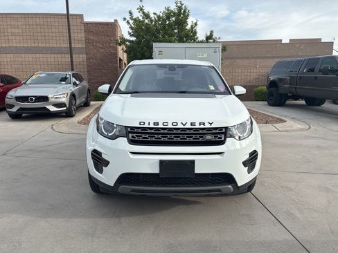 Used 2017 Land Rover Discovery Sport SE image 3