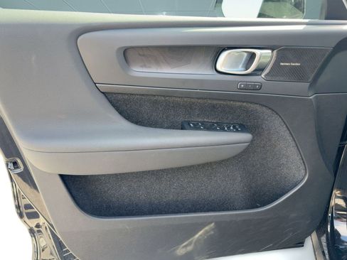 Used 2025 Volvo EC40 Ultra image 19