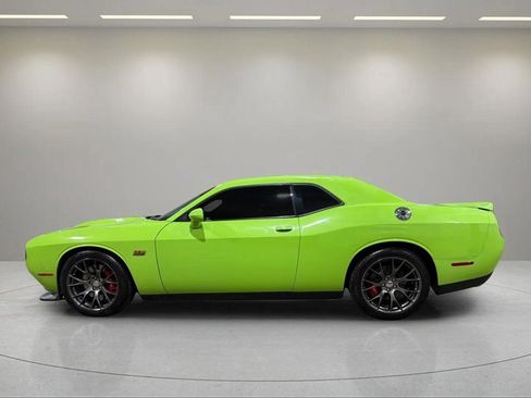 Used 2015 Dodge Challenger SRT w/ Technology Group image 17