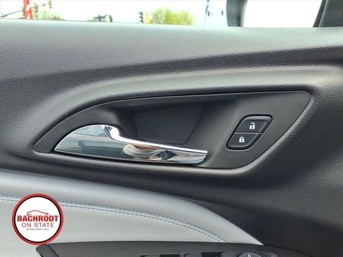 Used 2025 Chevrolet Trax LT FWD image 15