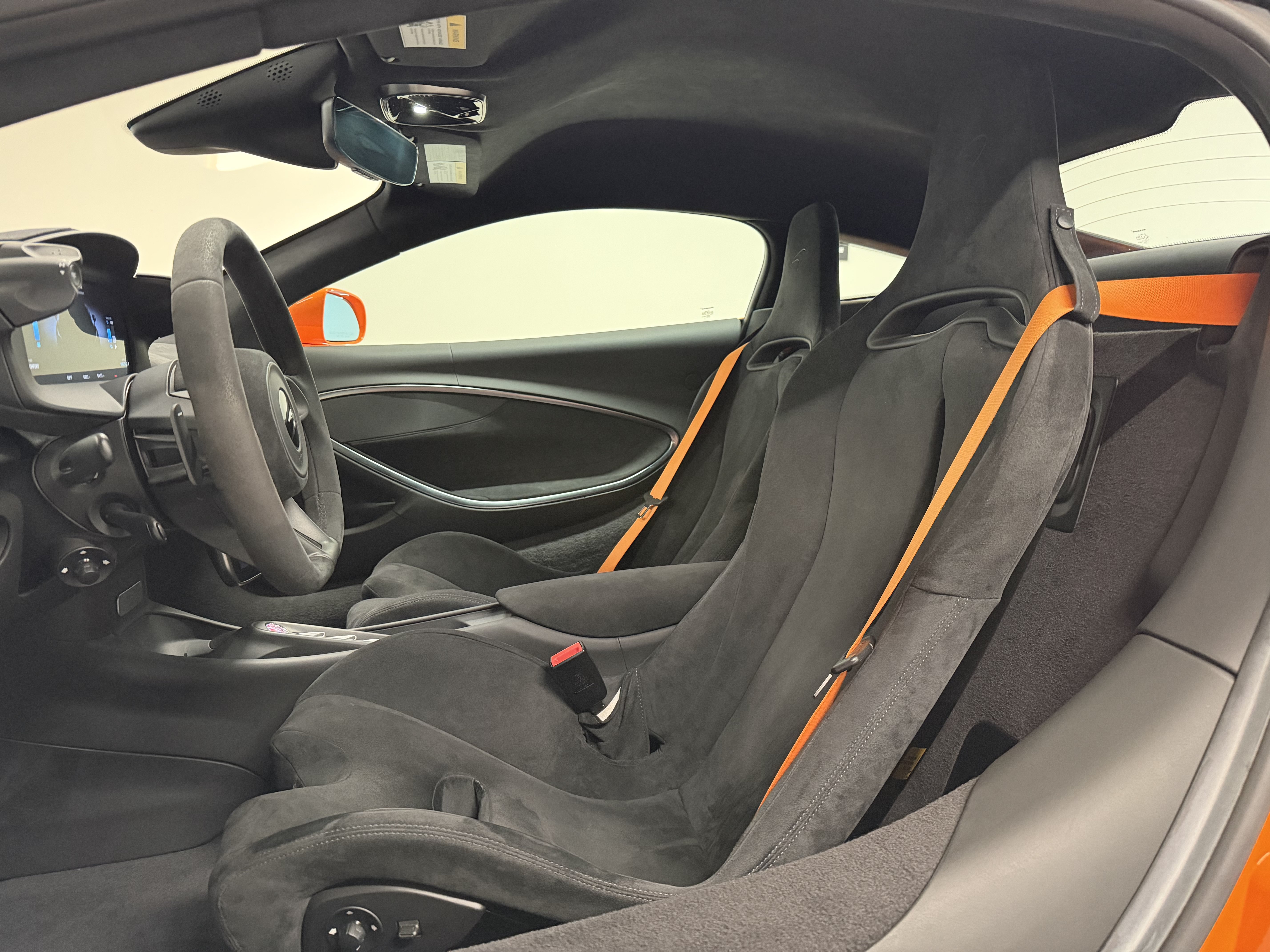 Used 2023 McLaren Artura RWD image 9